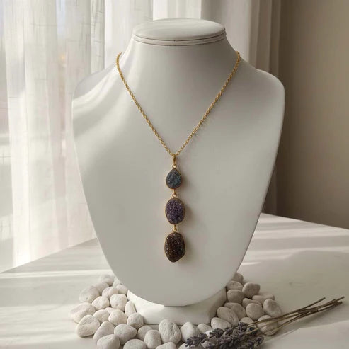 Grey Color Amrapali Hansli Necklace Perfect For Pairing With Sarees And Lehengas