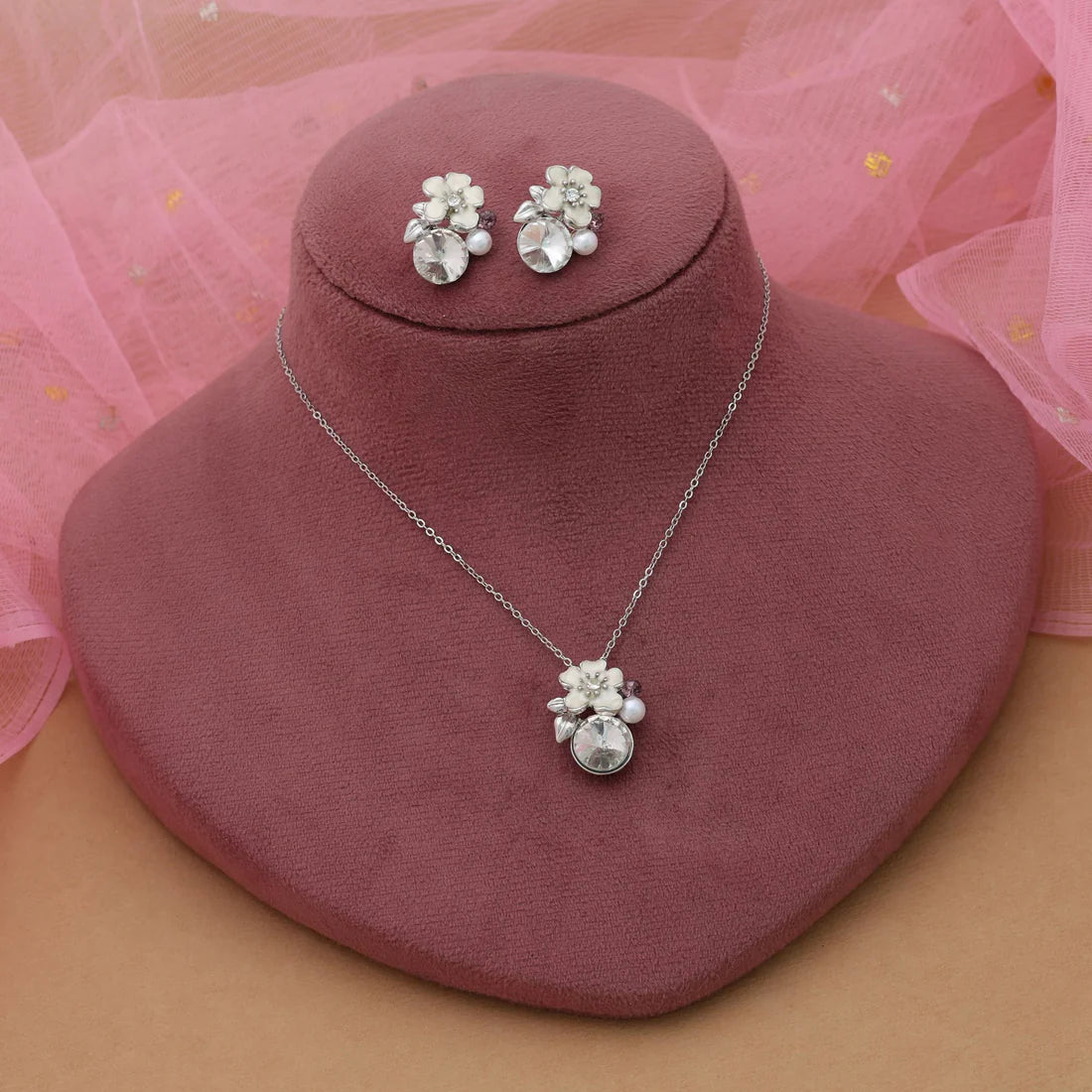Silver Color Anti Tarnish Necklace Set With Modern Minimal Elegant Jewelry Finish