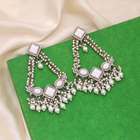 White Color Kundan Earrings Crafted For Graceful Traditional Occasions
