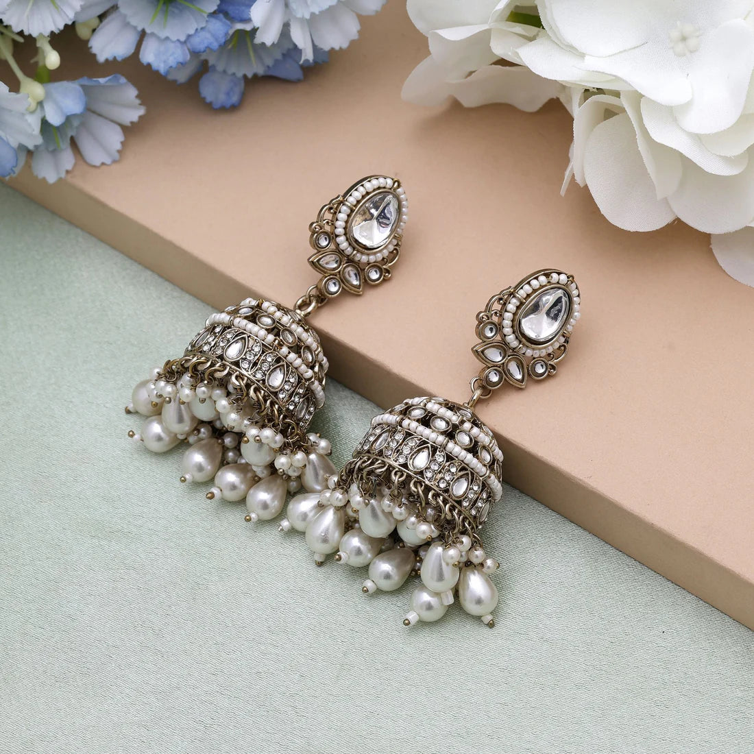 White Color Kundan Earrings With Elegant Traditional Kundan Earrings Tikka Set Look