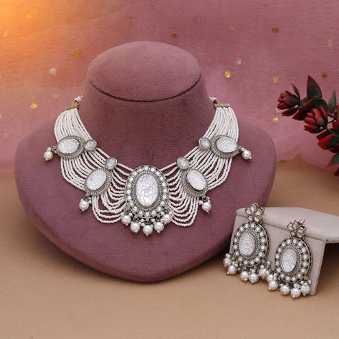 White Color Kundan Necklace Set With Classic Elegance For Traditional Occasions