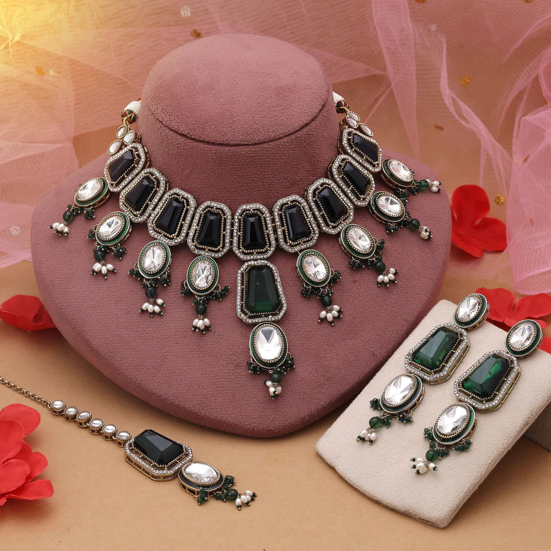 Green Color Kundan Necklace Set Featuring Premium Finish For Ethnic Fashion