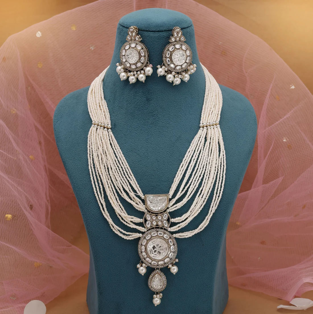 White Color Kundan Necklace Set Offering Timeless Cultural Elegance