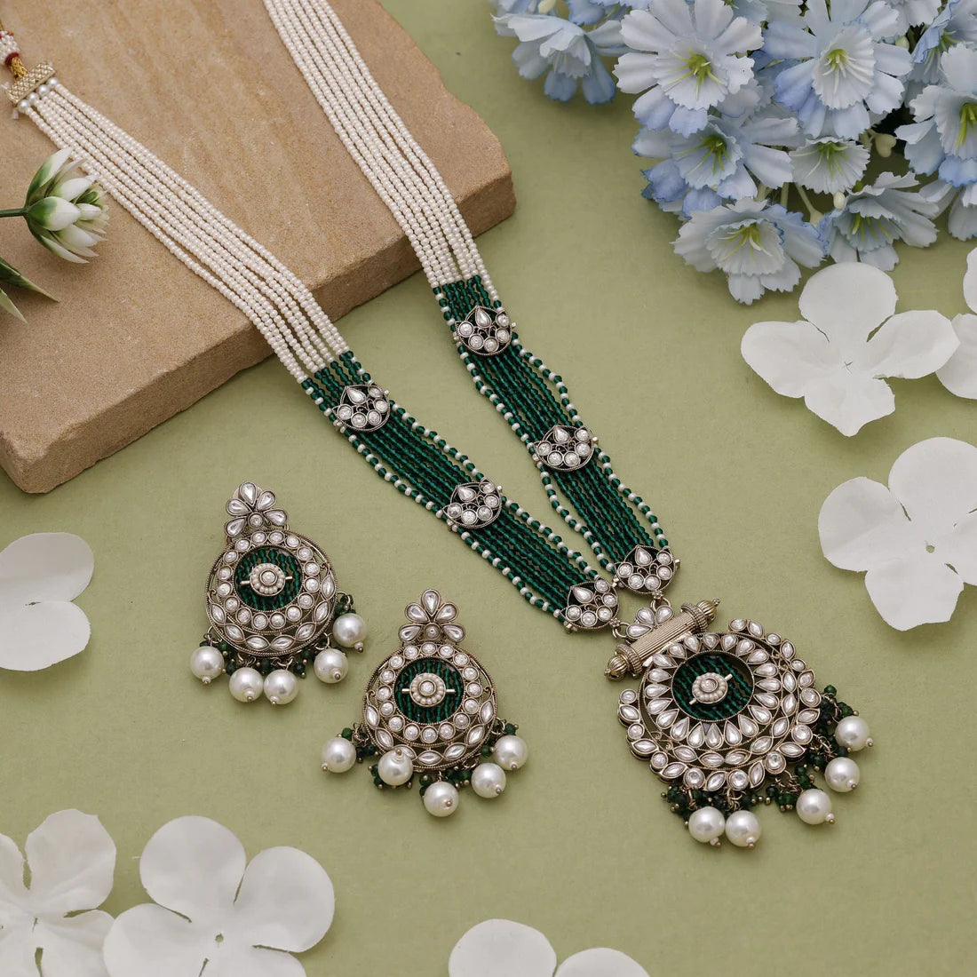 Green Color Kundan Necklace Set With Classic Indian Artistry