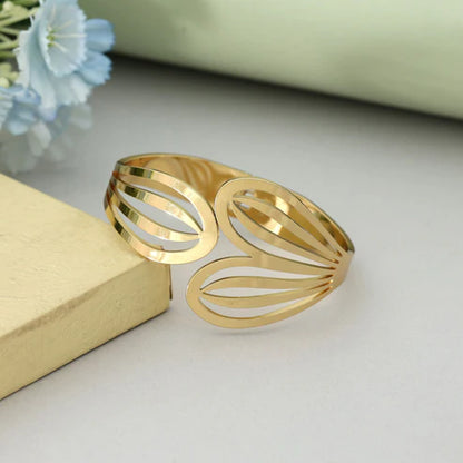 Gold Color Openable Anti Tarnish Bracelet With Minimal Chic Fashion Jewelry Look