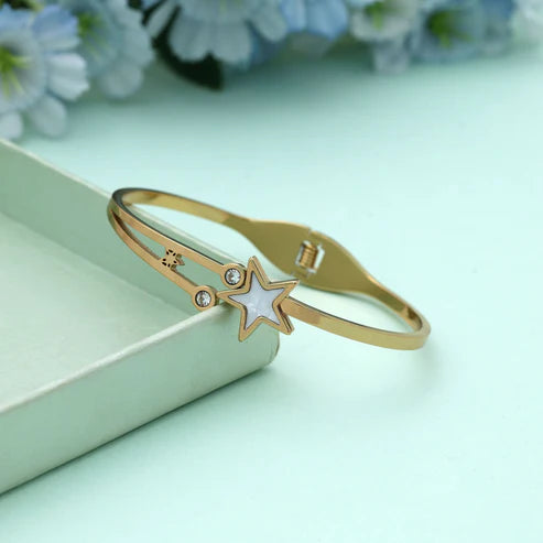 White Color Openable Anti Tarnish Bracelet With Stylish Minimal Everyday Wear Look