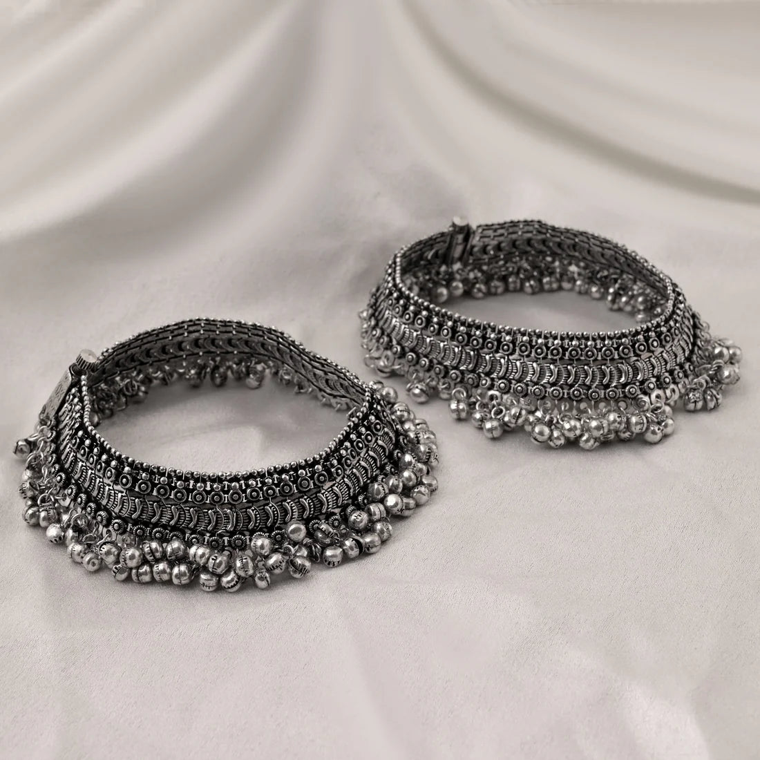 Classic Silver Color Oxidised Anklet With Delicate Detailing And Traditional Finish