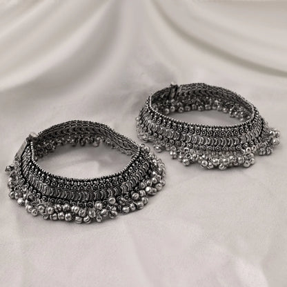 Classic Silver Color Oxidised Anklet With Delicate Detailing And Traditional Finish