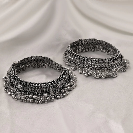 Classic Silver Color Oxidised Anklet With Delicate Detailing And Traditional Finish