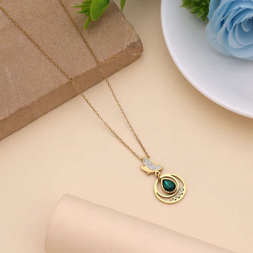 Green Color Stainless Steel Anti Tarnish Necklace Inspired By Fresh Contemporary Aesthetics