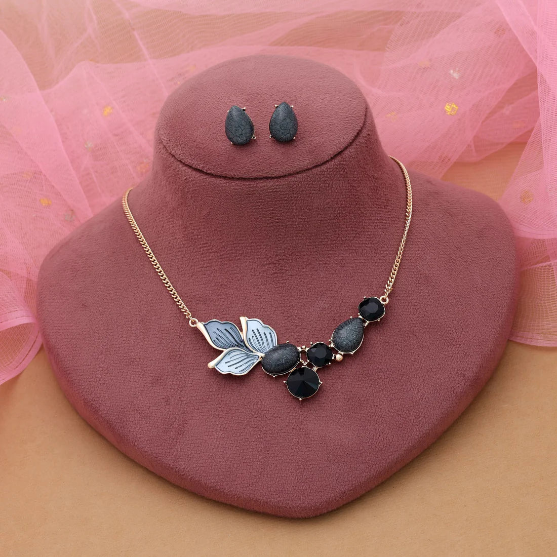 Black Color Anti Tarnish Necklace Set With Bold Minimal Modern Jewelry Finish