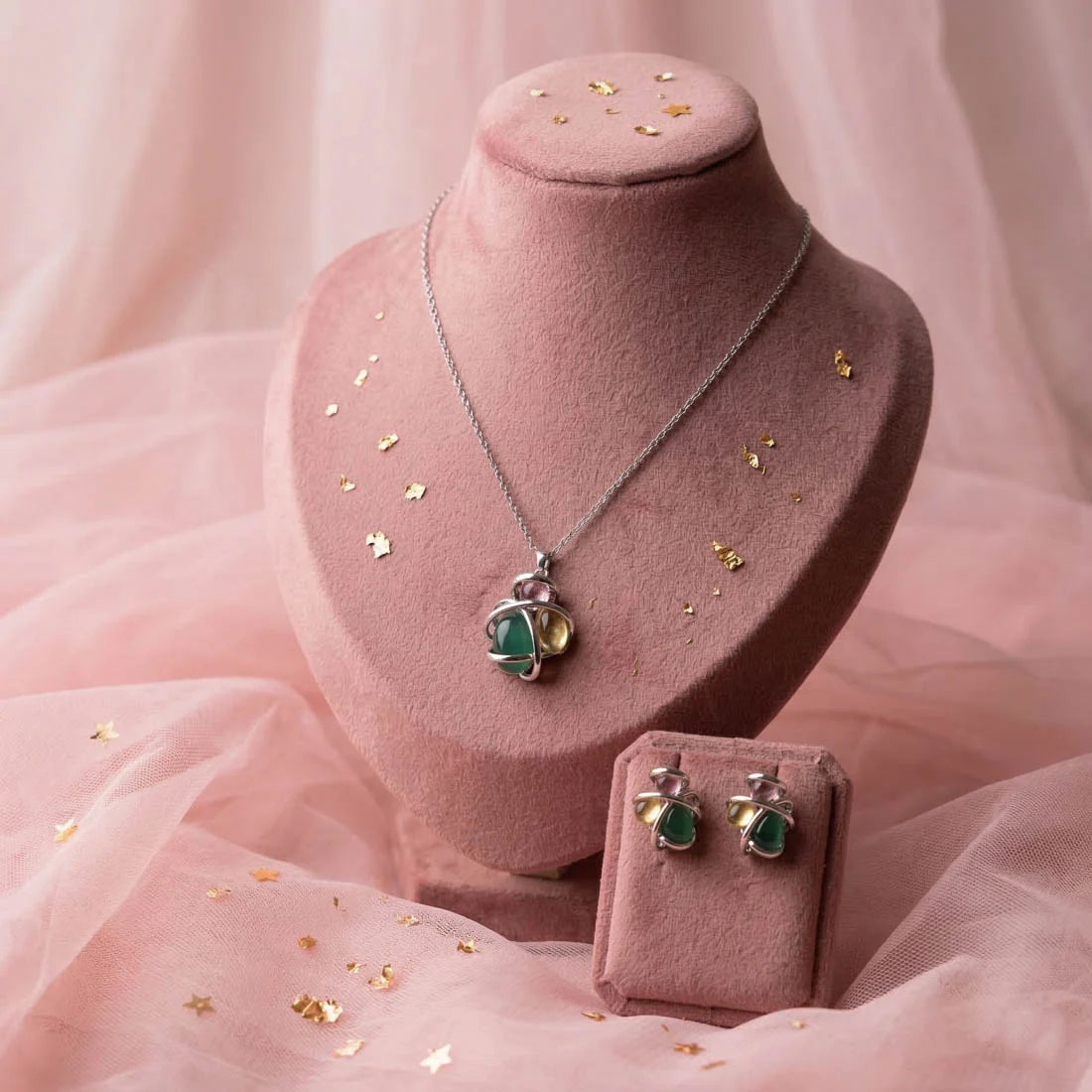 Green Color Anti Tarnish Necklace Set With Stylish Contemporary Design