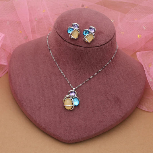 Light Yellow Color Anti Tarnish Necklace Set With Bright Elegant Jewelry Appeal