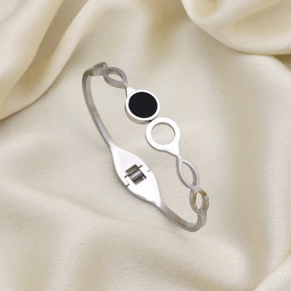 Black Color Openable Bracelet With Modern Design For Daily And Party Use