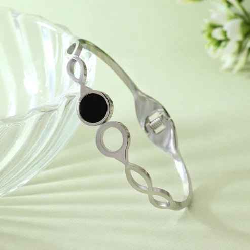 Black Color Openable Bracelet With Modern Design For Daily And Party Use