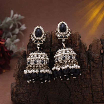 Black Color Kundan Earrings Styled With Bold Kundan Earrings Tikka Se