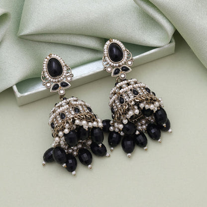 Black Color Kundan Earrings Styled With Bold Kundan Earrings Tikka Se
