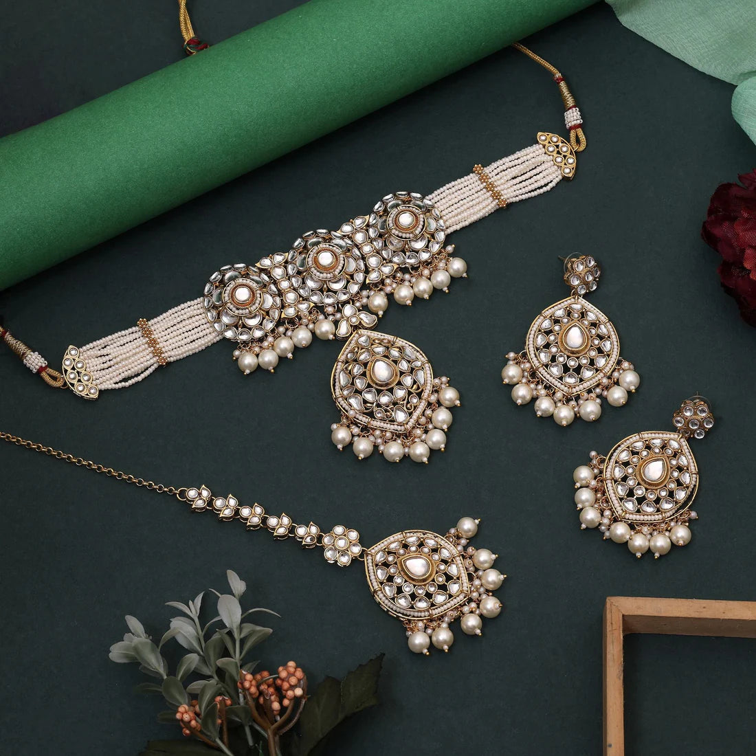 Exclusive White Color Choker Kundan Necklace Set Designed For Brides And Traditional Wedding Outfits