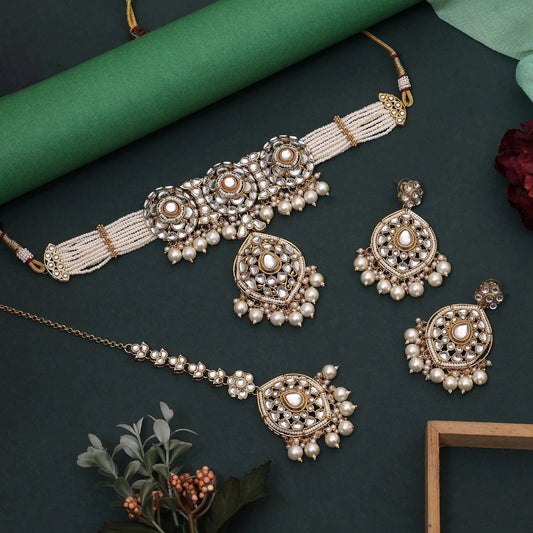 Exclusive White Color Choker Kundan Necklace Set Designed For Brides And Traditional Wedding Outfits
