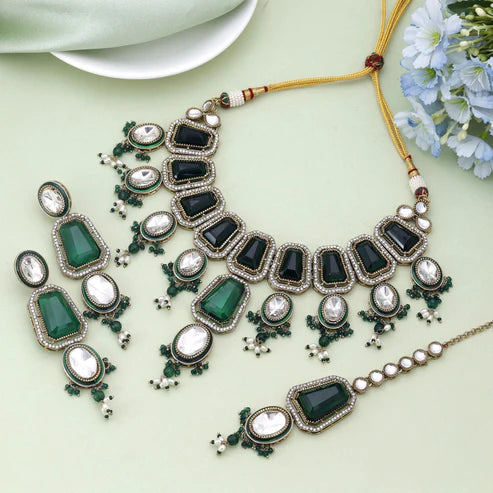Green Color Kundan Necklace Set Featuring Premium Finish For Ethnic Fashion