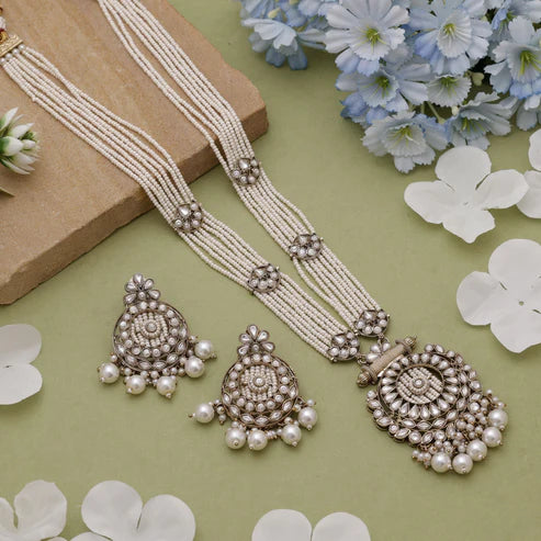 White Color Kundan Necklace Set With Refined Ethnic Beauty